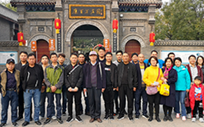 先進工作者康百萬莊園遊玩