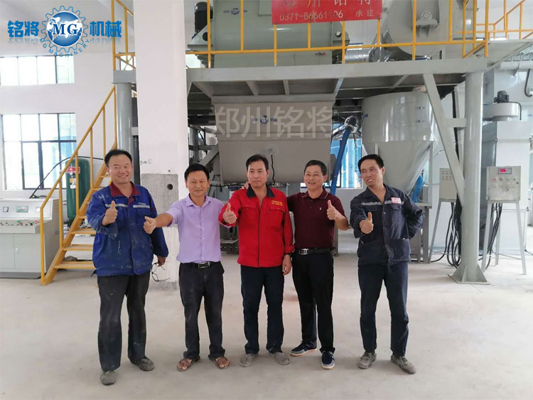 江西膩子粉設備安裝現場2 江西膩子粉設備(bèi)安裝現場2