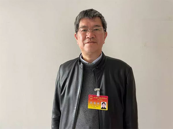 吳偉進代表:住宅外牆請專(zhuān)業機構做定期維保 吳偉進代表:住宅外(wài)牆請專業機構做定期維保(bǎo)