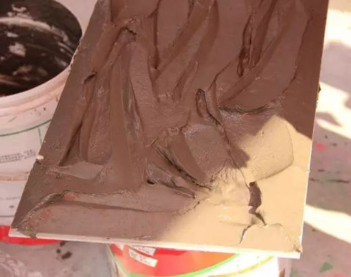 為什麽說瓷(cí)磚(zhuān)膠企業比水泥砂漿企業(yè)更受歡迎? 為什麽說瓷磚膠企(qǐ)業(yè)比水泥砂漿企業更受歡迎?