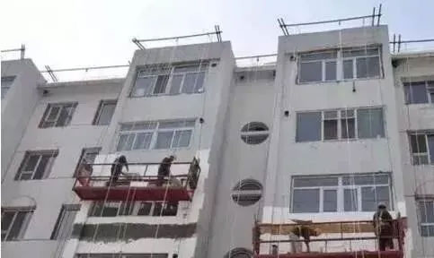 外牆保(bǎo)溫麵層砂漿泛白原因及防(fáng)範(fàn)措施! 外牆保溫麵層砂漿泛白原因及防範措施!